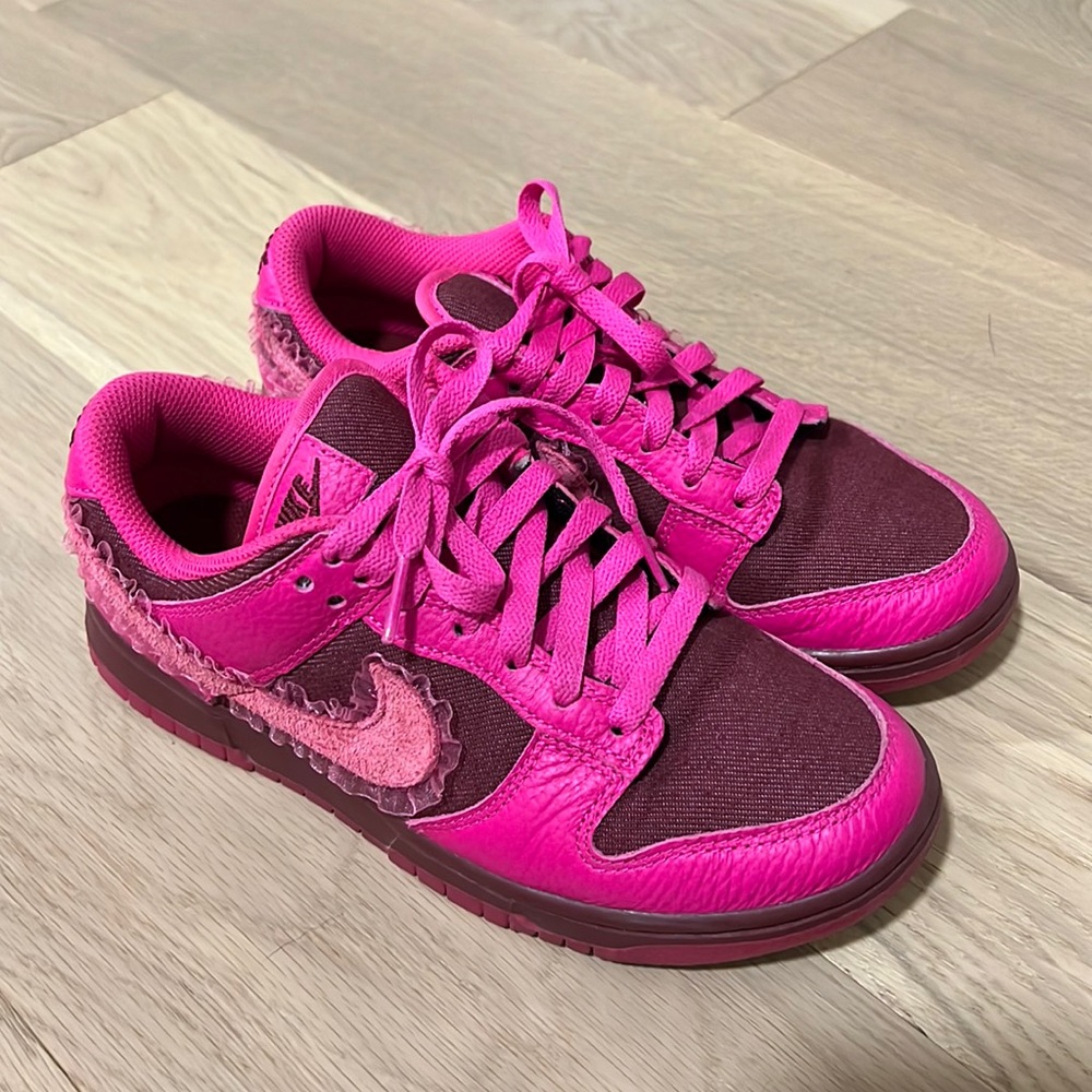 Nike Women’s Dunk “Valentine’s Day”